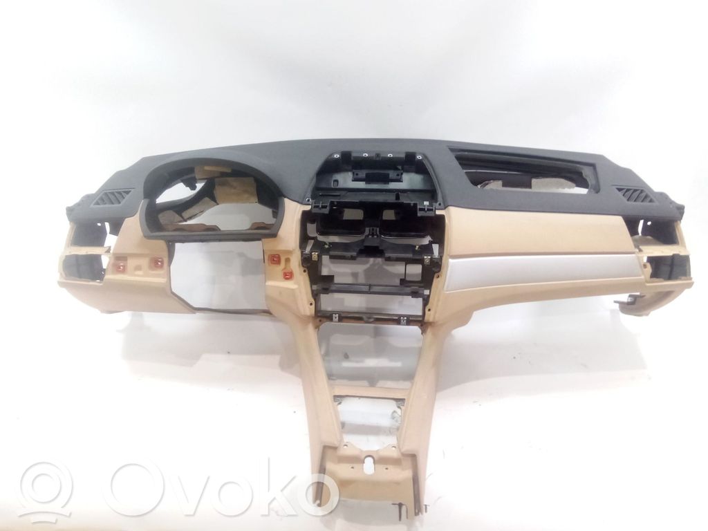 BMW X3 E83 Dashboard 