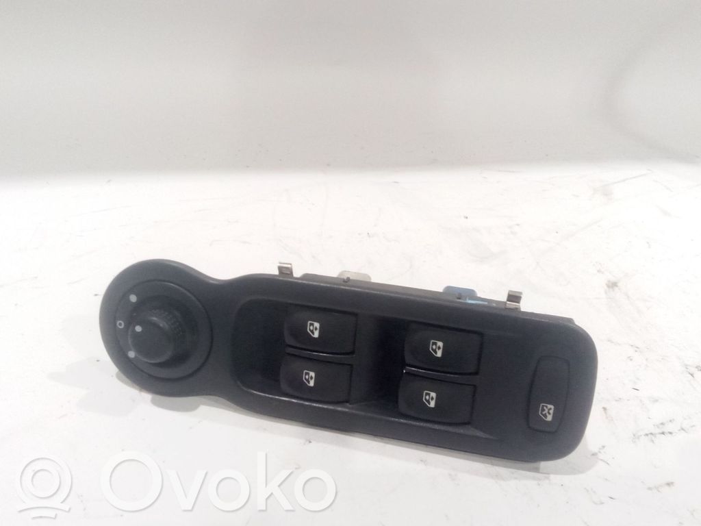 Electric window control switch   8200379694