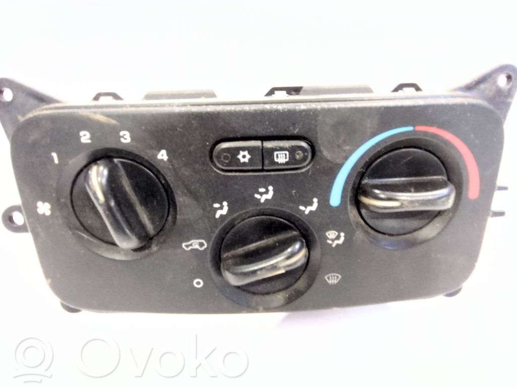 Jeep Cherokee III KJ Air conditioner control unit module 