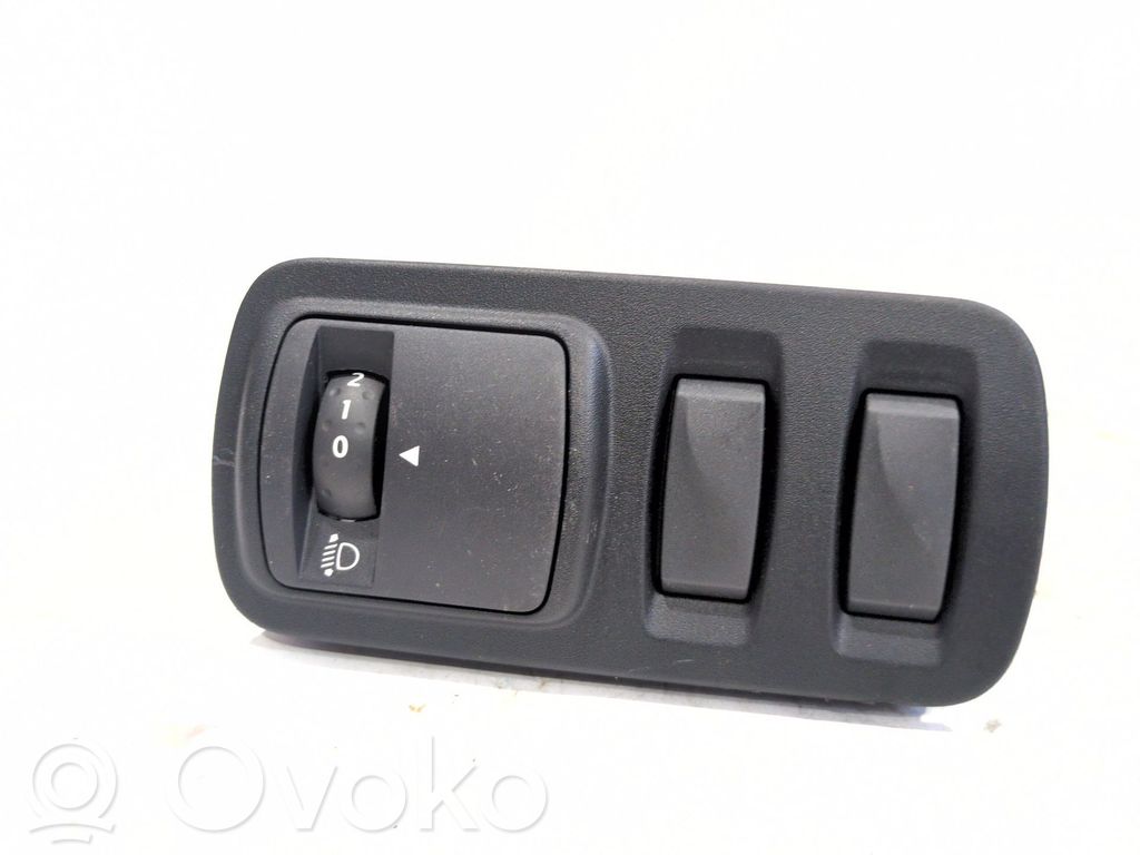 Interruptor de control del panel de luces   251635477R