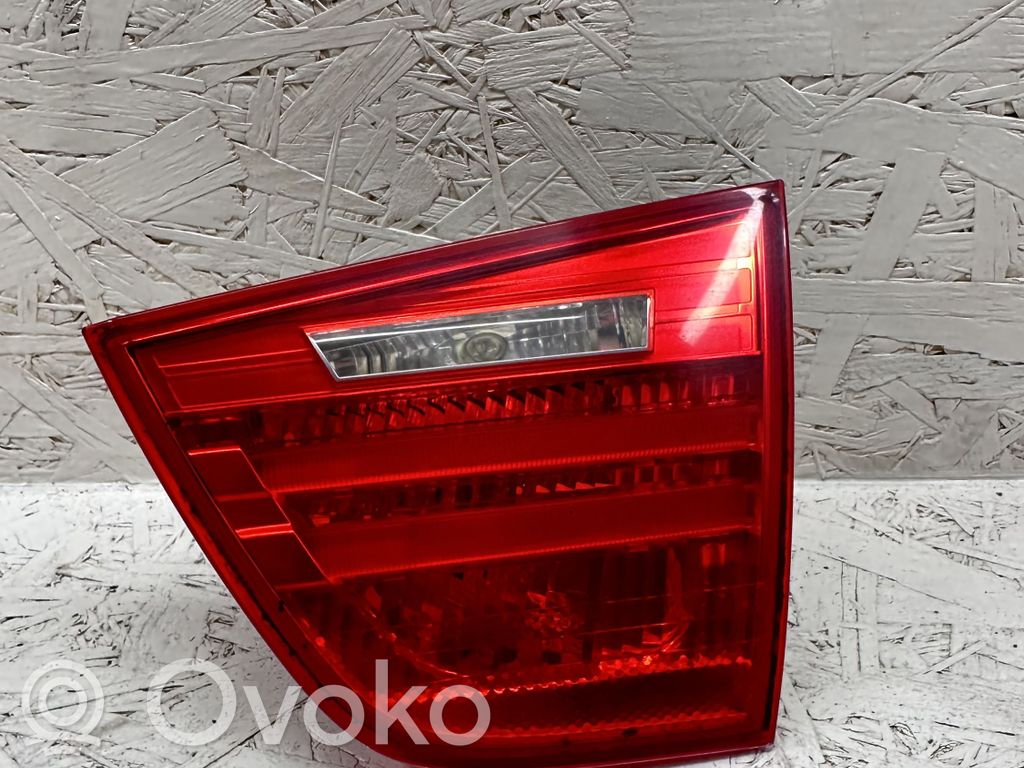 BMW 3 E90 E91 Aizmugurējais lukturis pārsegā 