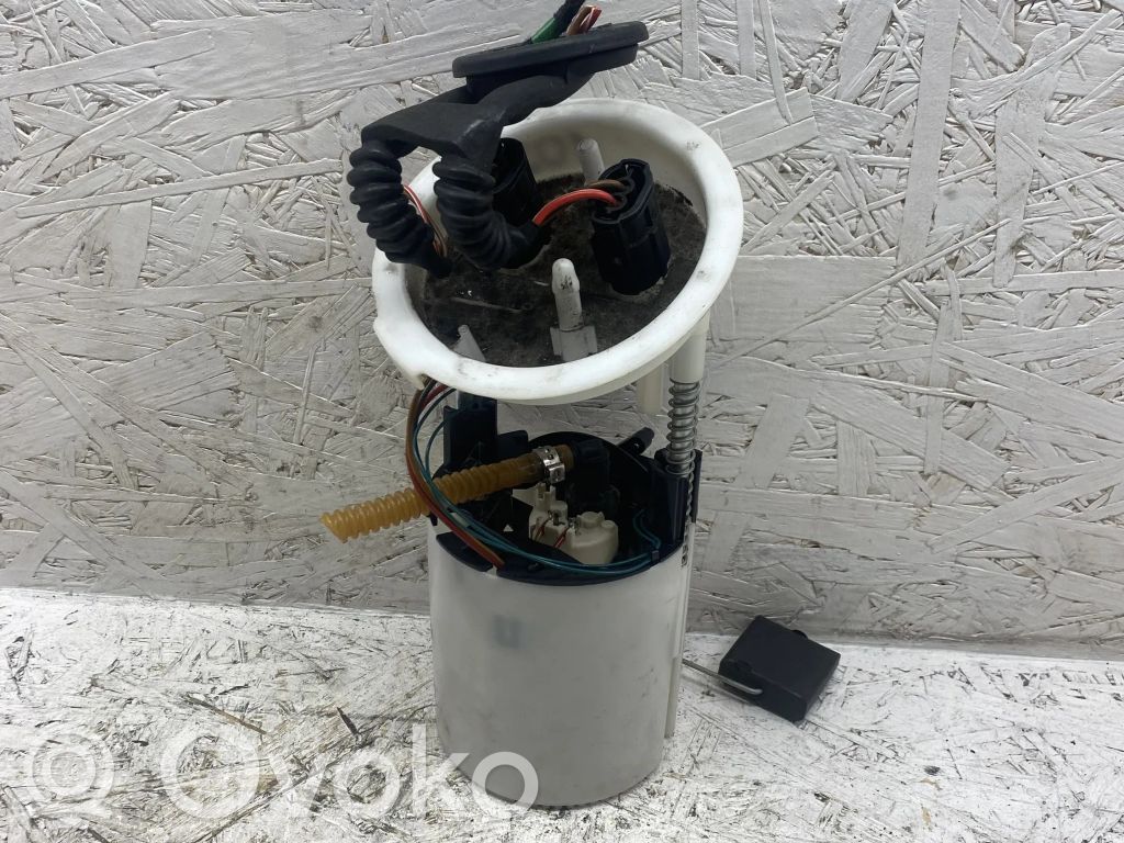 BMW 3 E92 E93 Polttoainesäiliön pumppu 