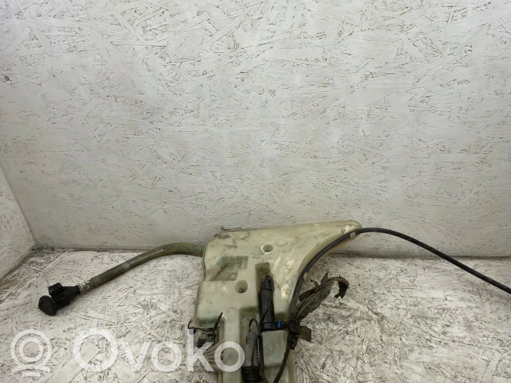 Wischwasserbehälter   61677157146
