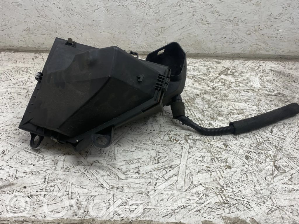 BMW 3 E90 E91 Air filter box 