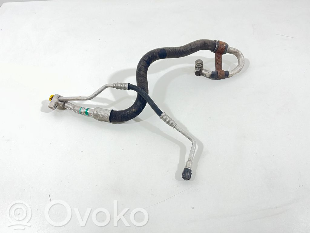 BMW 3 E90 E91 Ilmastointilaitteen putki (A/C) 