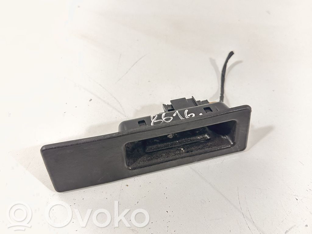 BMW 2 F46 Klamka zewnętrzna drzwi tylnych samochodów dostawczych 