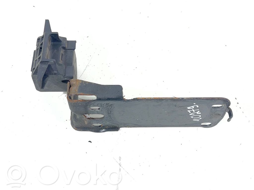 BMW 3 E90 E91 Radiator mount bracket 