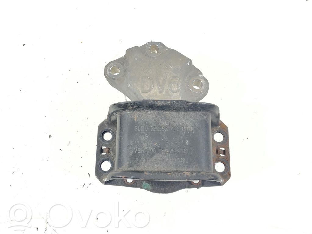 Peugeot 3008 I Engine mount bracket 