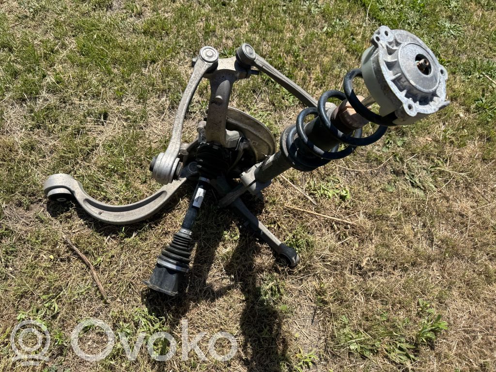 Achsschenkel vorne   8W0407559,8W0407241F,8W0413031BG,8W0407271E,8W0407695B