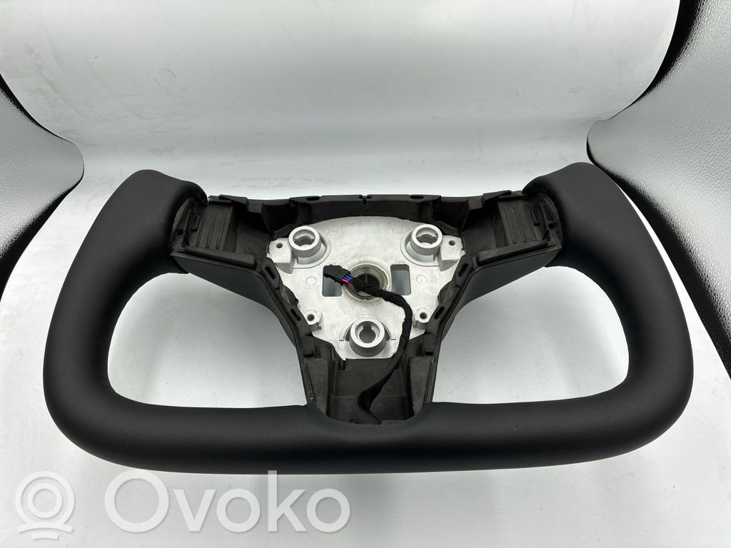 Tesla Model 3 Stūre 