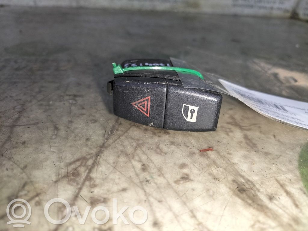 Botón interruptor de luz de peligro   6131691950606