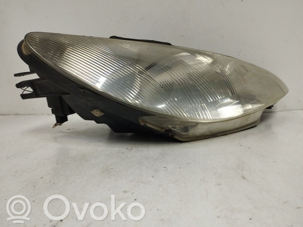 Peugeot 206 Priekinis žibintas 