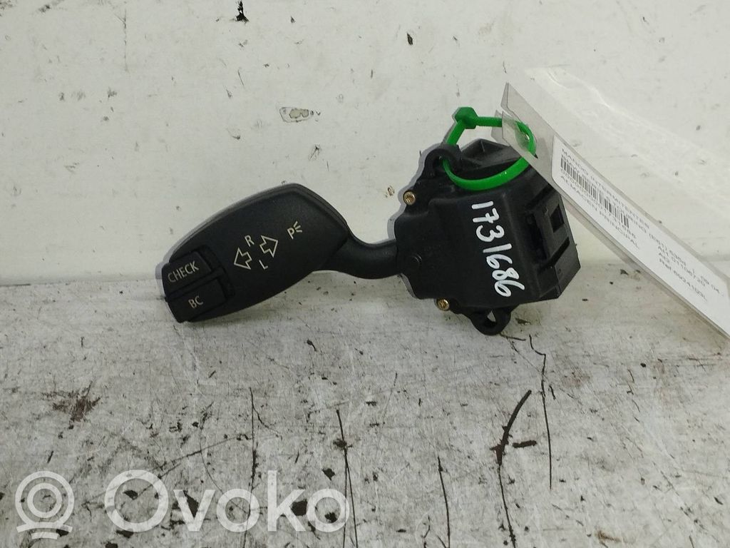 Suuntavilkun vipu   6924103L,01106720