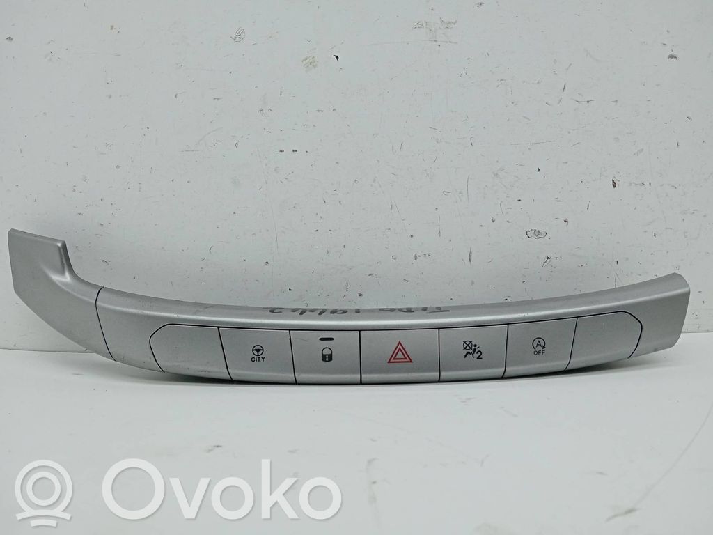 Fiat Tipo Hazard light switch 