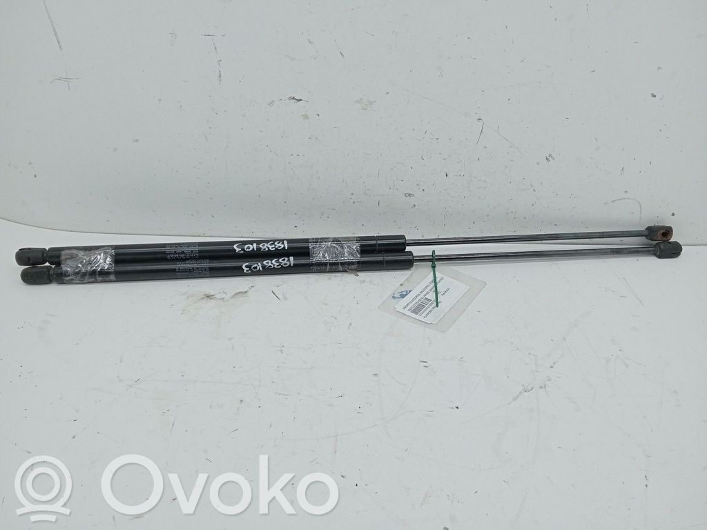 Mercedes-Benz Vaneo W414 Takaluukun/tavaratilan rajoitin 