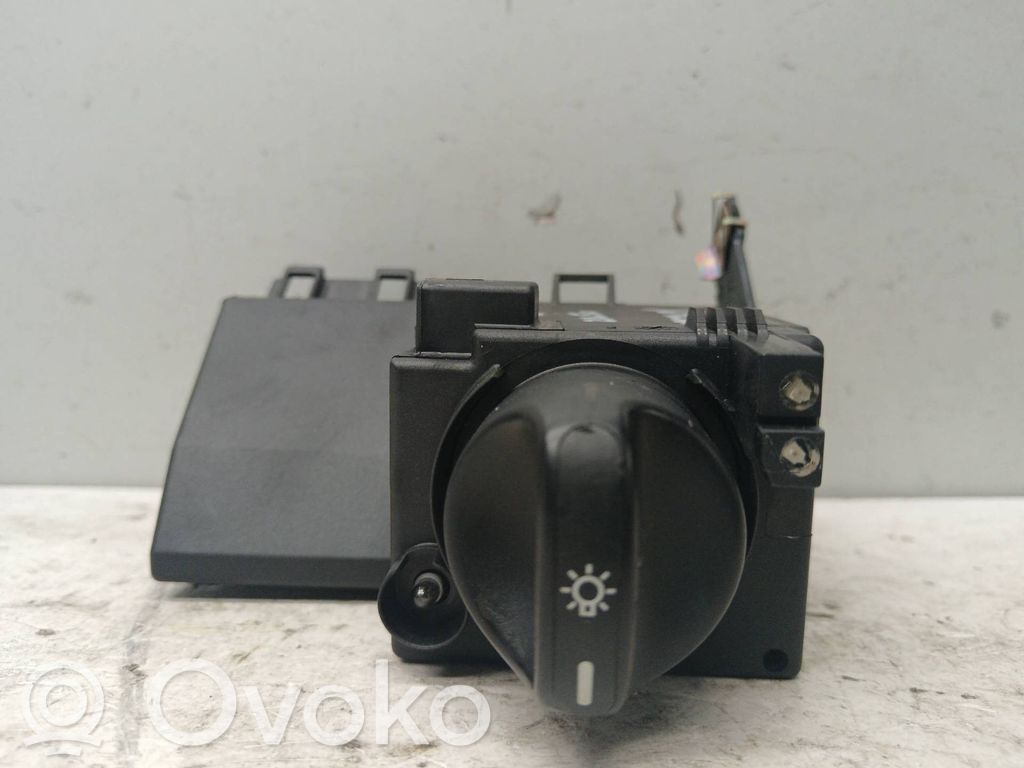 Interruptor de control del panel de luces   04055002