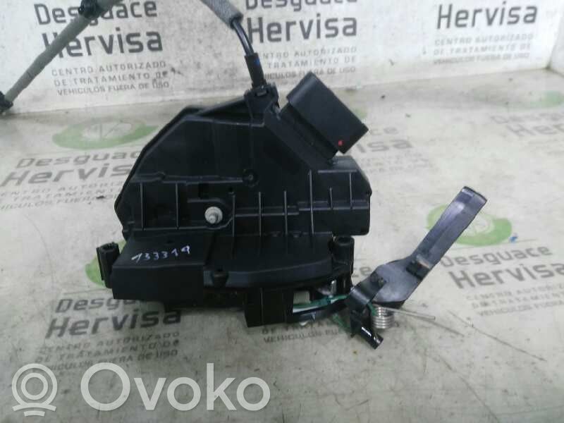 Priekšpusē slēdzene   BM5AA21812BE,921760104