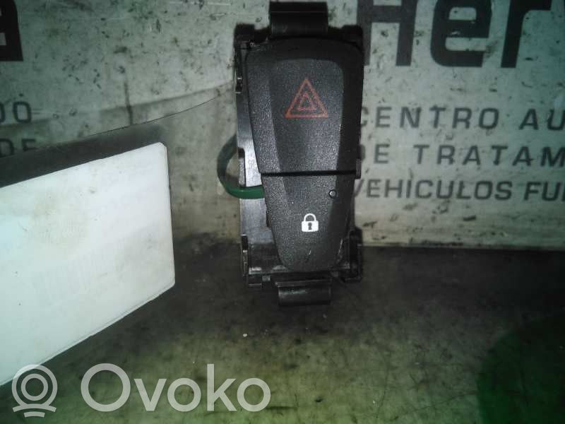 Botón interruptor de luz de peligro