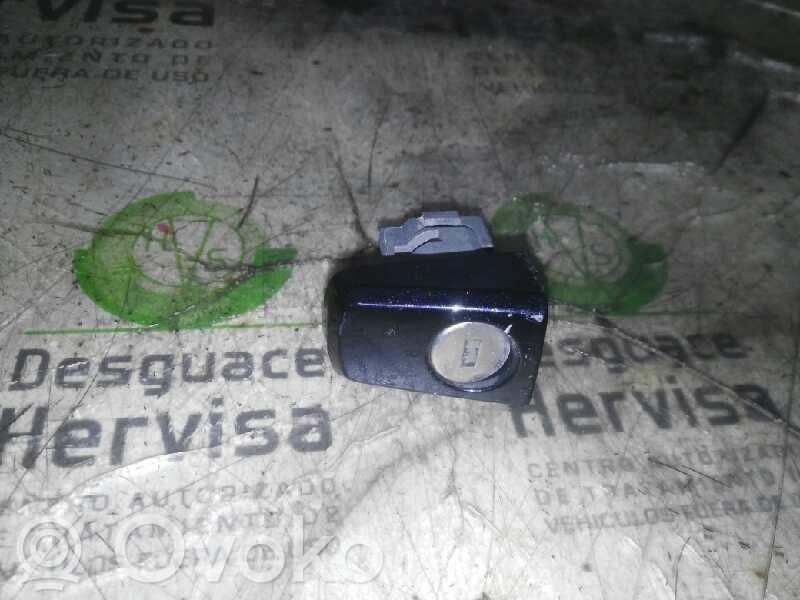 Opel Corsa D Zamek drzwi przednich 