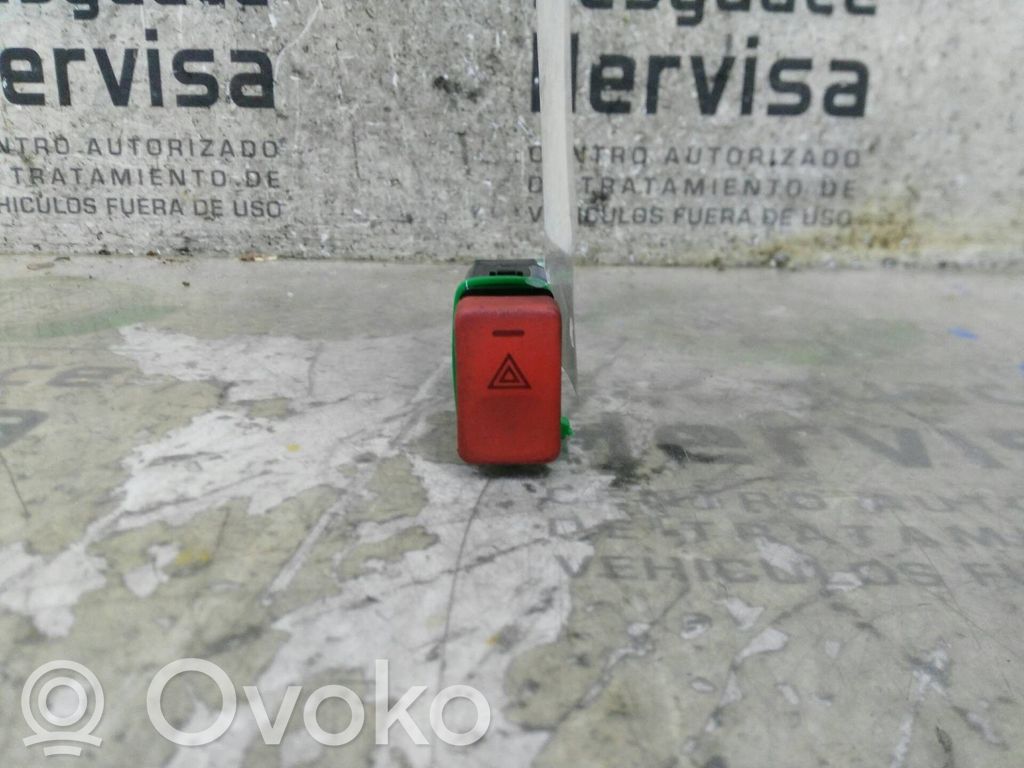 Botón interruptor de luz de peligro