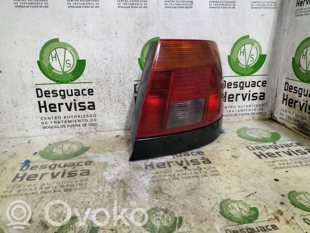 Audi A4 S4 B5 8D Rückleuchte Heckleuchte