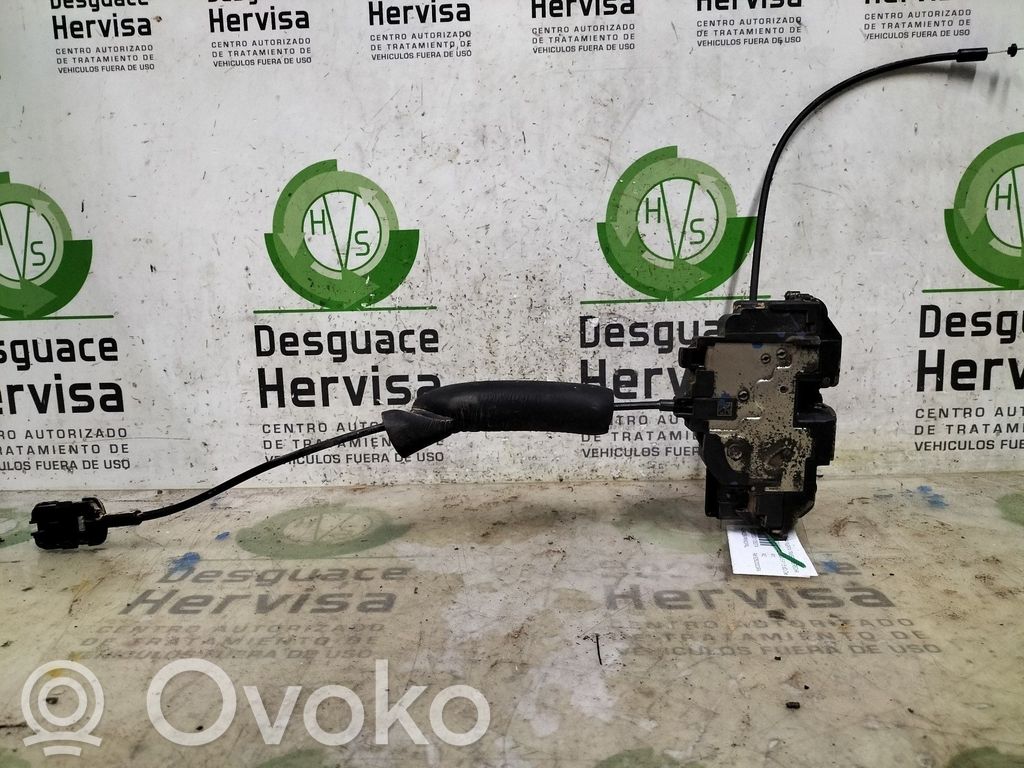 Zamek drzwi tylnych   825020003RA