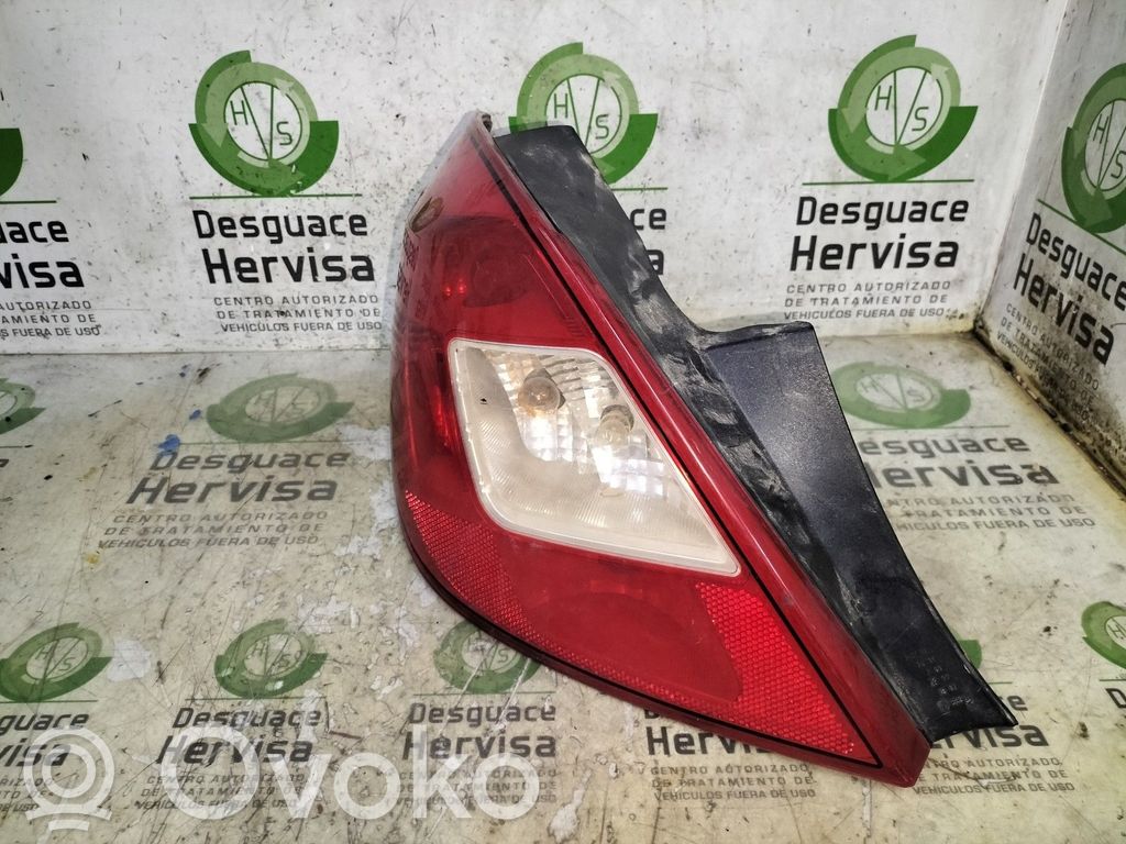 Opel Corsa C Feux arrière / postérieurs