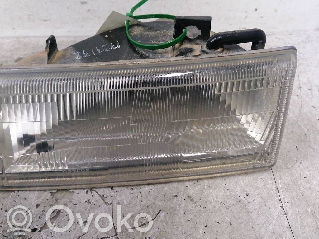 Chrysler Voyager Lampa przednia 