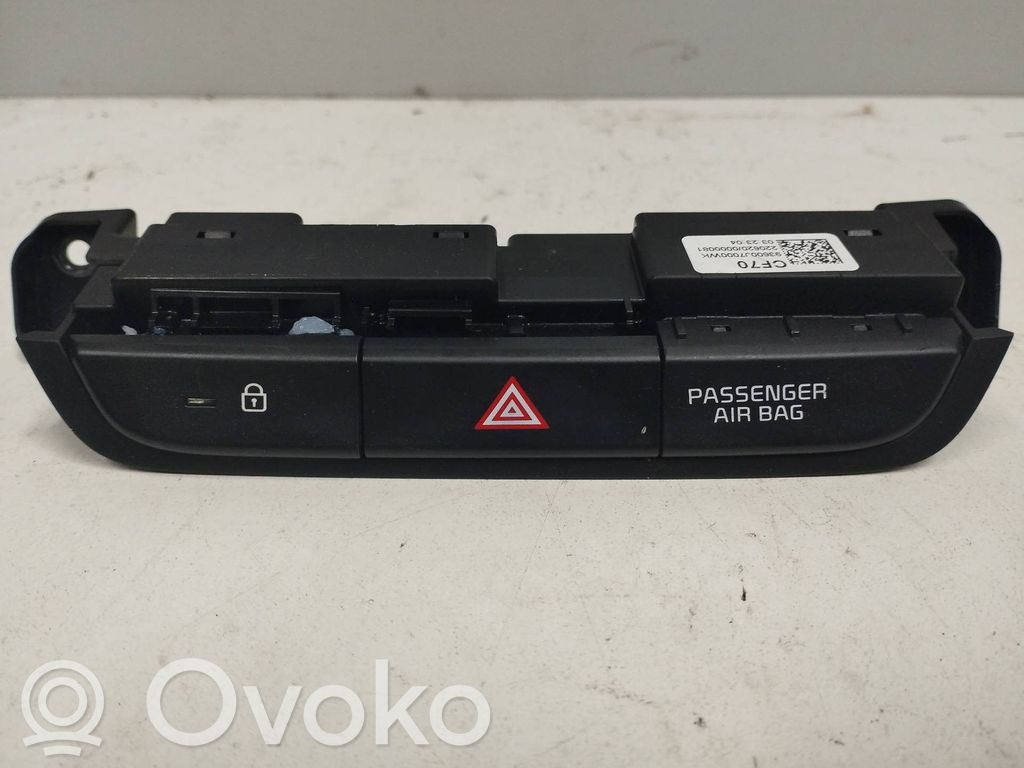 KIA Xceed Hazard light switch 