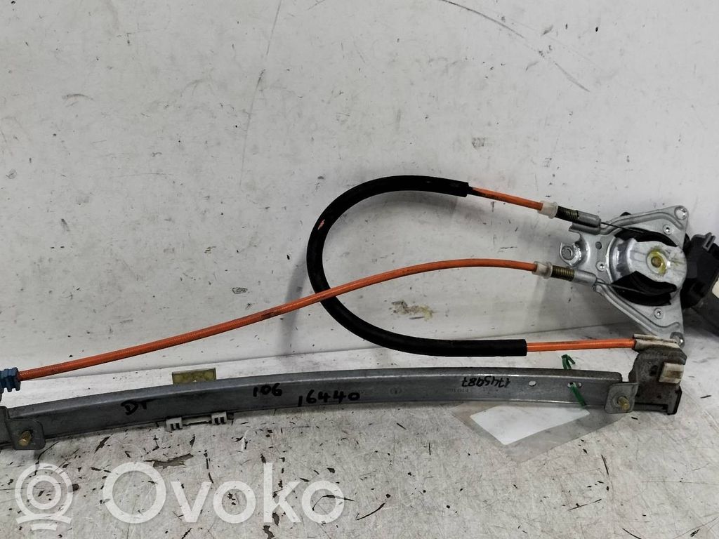 Peugeot 106 Alzacristalli manuale della portiera anteriore 