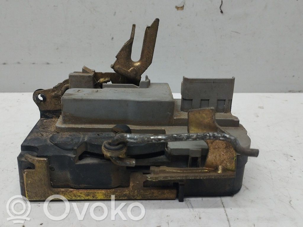 Priekšpusē slēdzene   1CONECTOR6PINES
