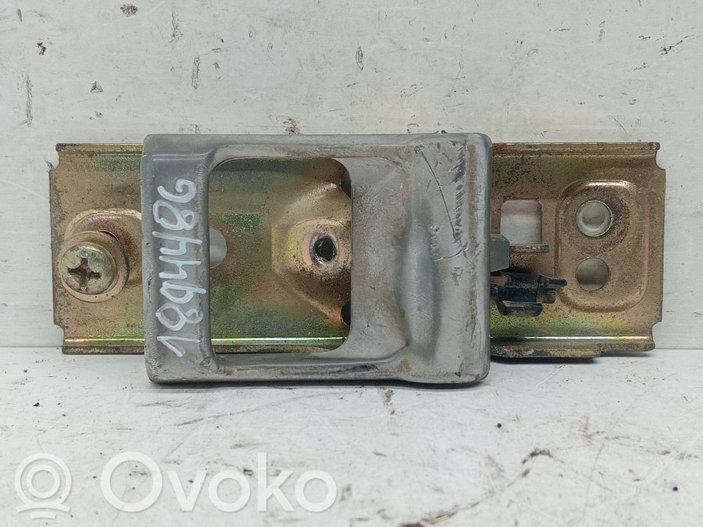 Nissan Patrol 260 Poignée inférieure de porte avant 