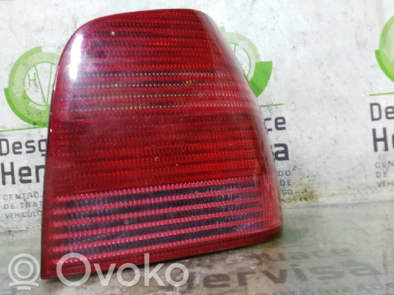Volkswagen Polo III 6N 6N2 6NF Lampă spate în caroserie 