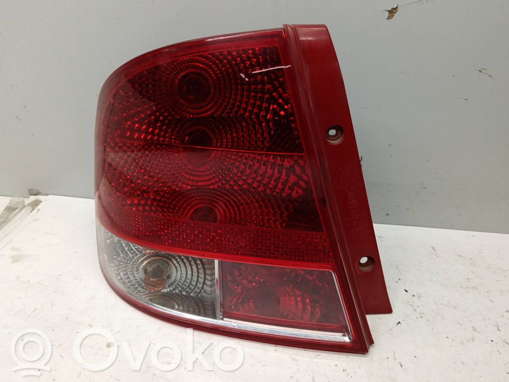 Rear/tail lights   E138426