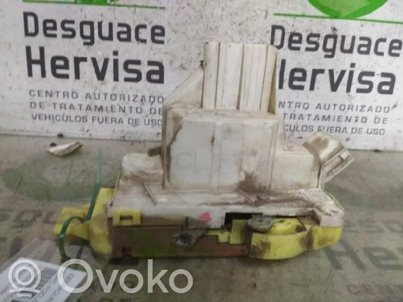Cerradura de puerta delantera