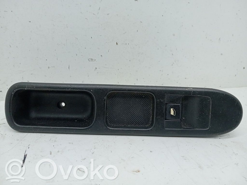Peugeot 307 Interruttore di controllo dell’alzacristalli elettrico 