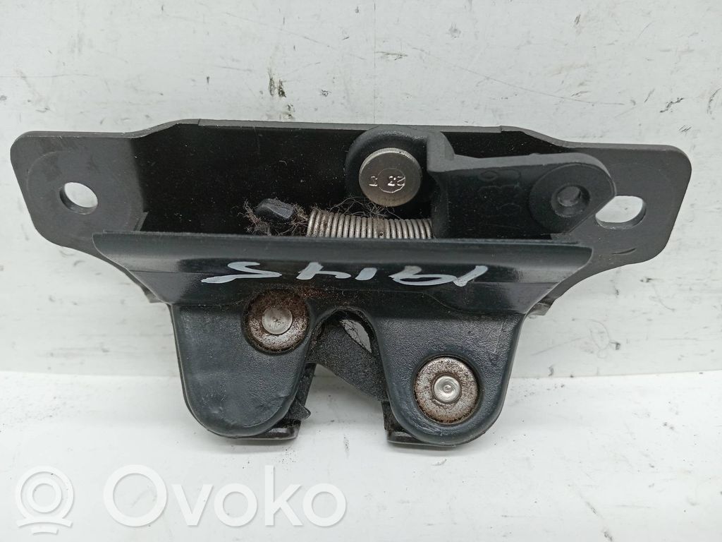 Citroen Saxo Takaluukun lukon salvan moottori 