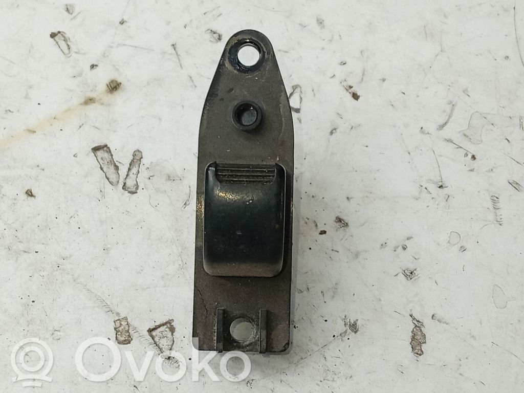 Nissan Serena Przyciski szyb 