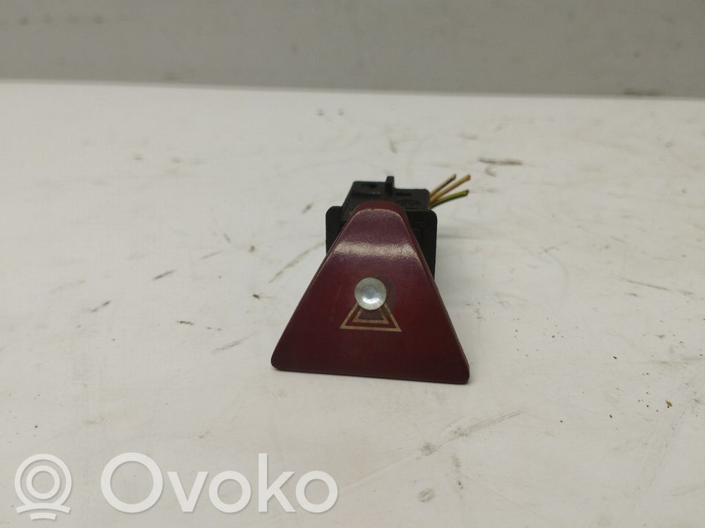 Botón interruptor de luz de peligro