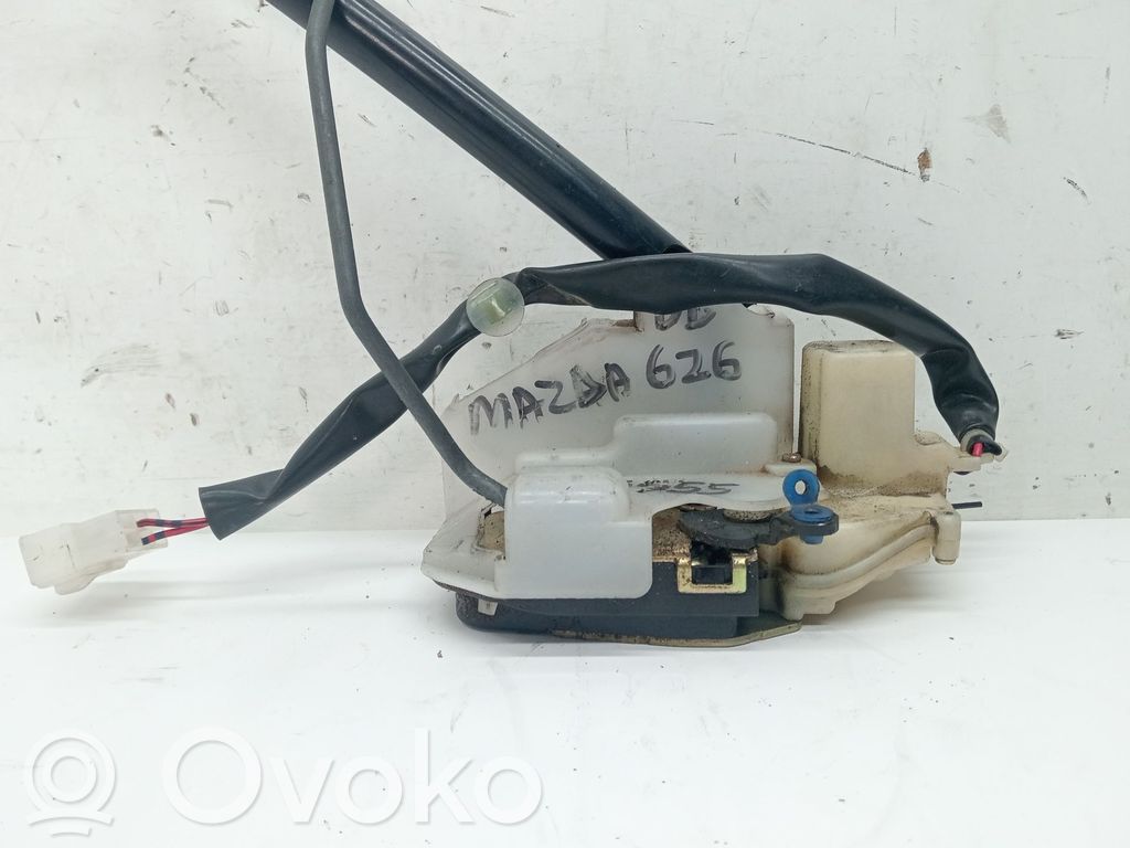 Cerradura de puerta delantera