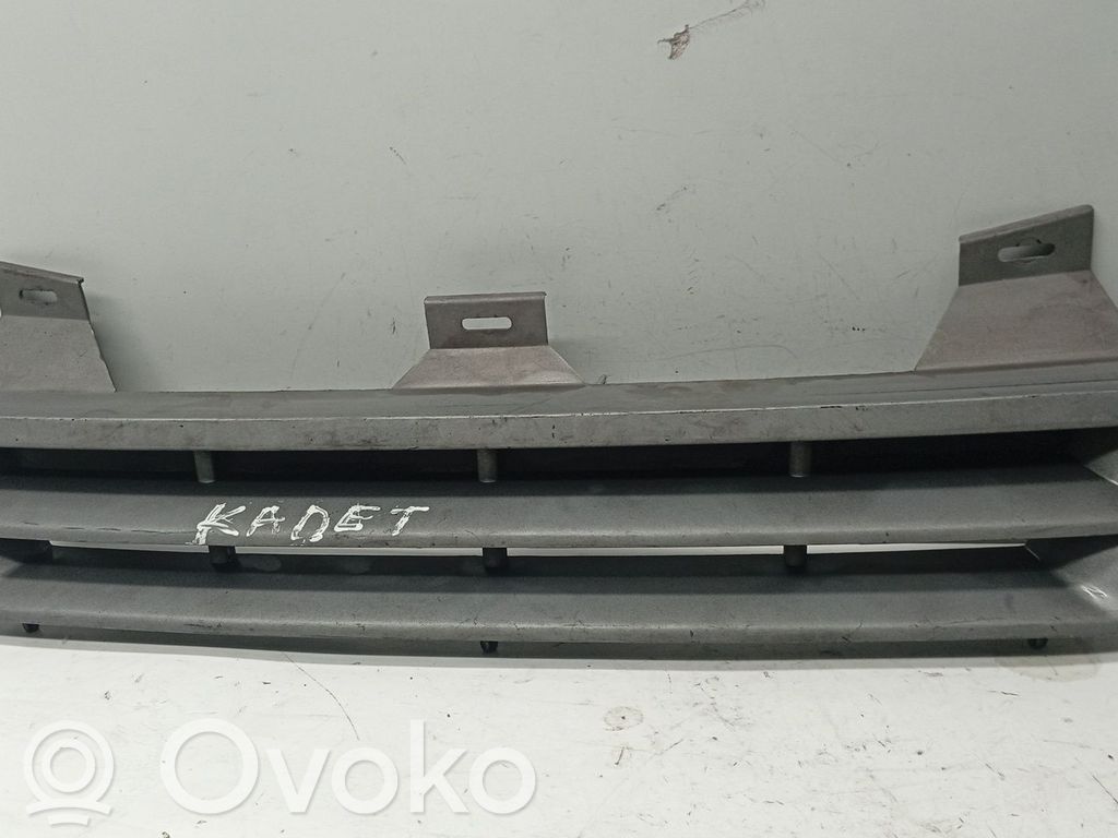 Opel Kadett E Front grill 