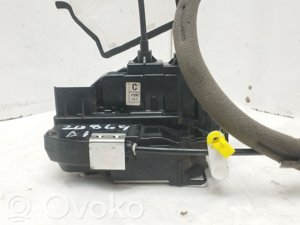 Infiniti FX Zamek drzwi przednich 