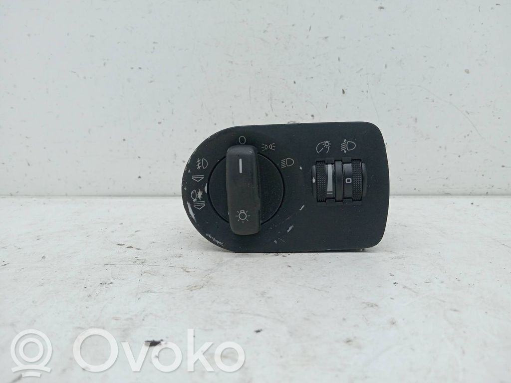 Comutator lumini bord   8P1941531C