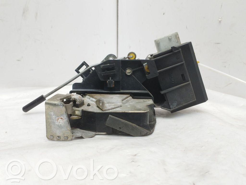 BMW 5 E39 Încuietoare ușă spate 
