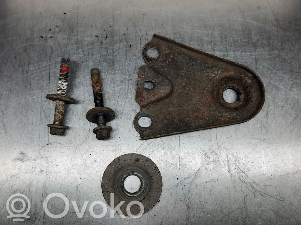 Fender mounting bracket