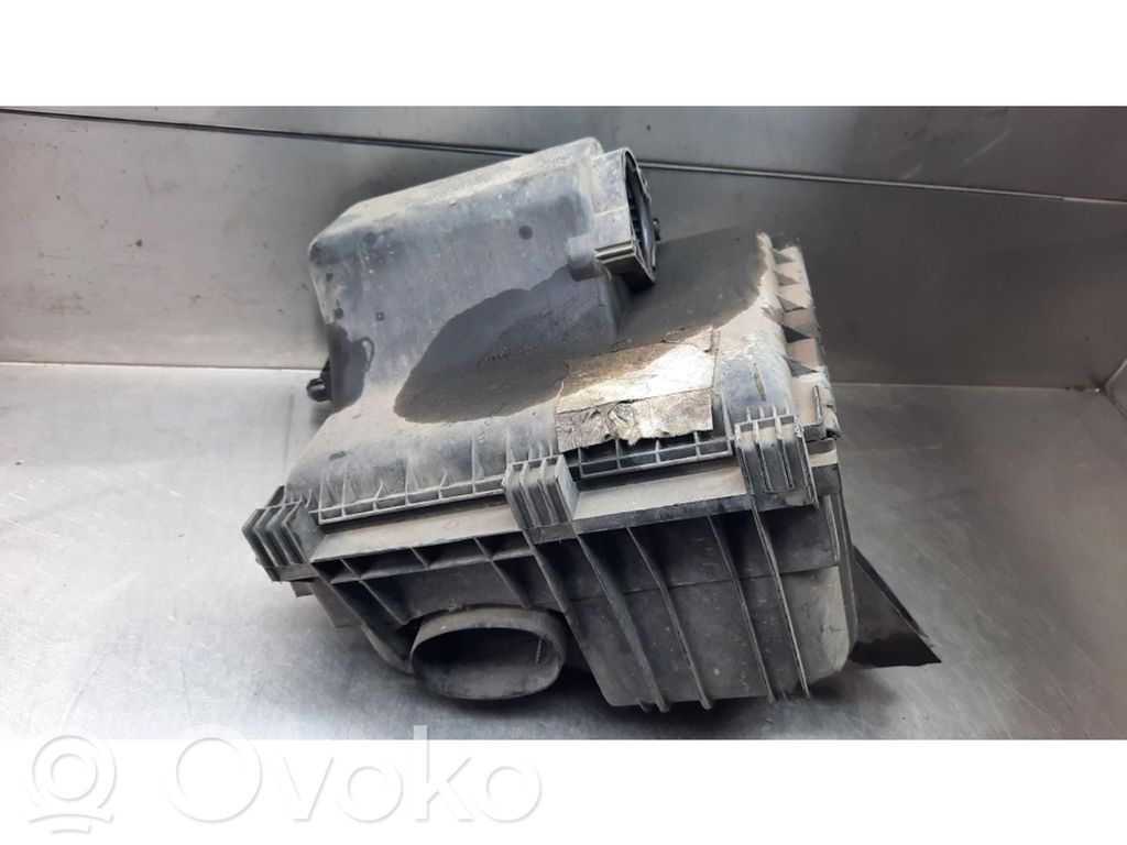 Volkswagen PASSAT B5 Air filter box 