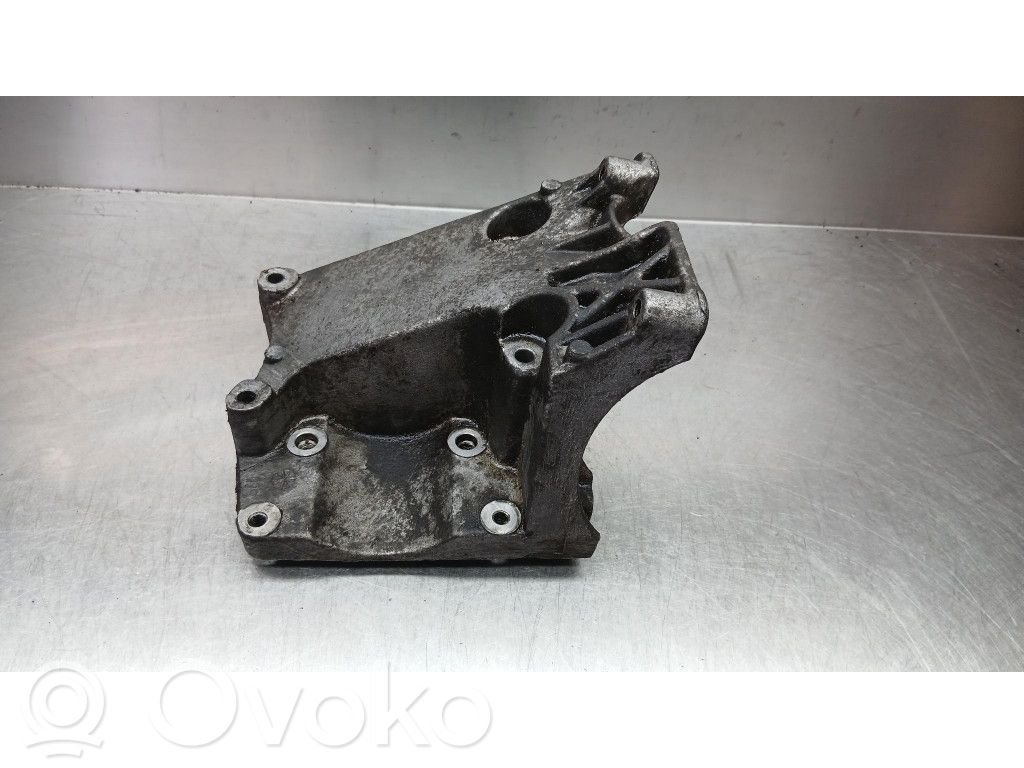 Ford Focus C-MAX Engine mounting bracket 