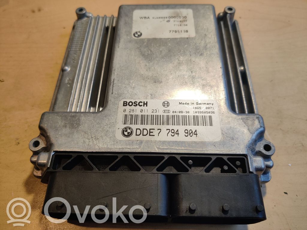 BMW 7 E65 E66 Variklio valdymo blokas 