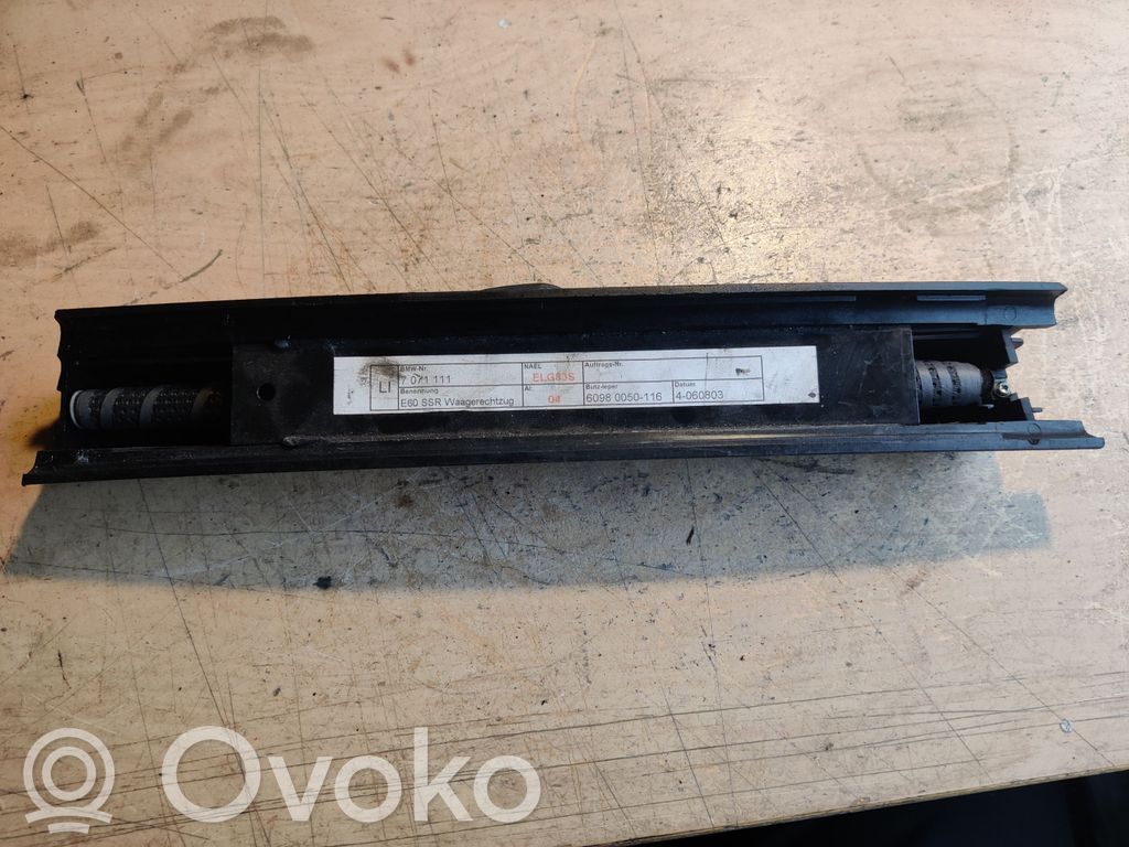BMW 5 E60 E61 Universāla aizmugurējā sānu logu saulessargs / žalūzija 