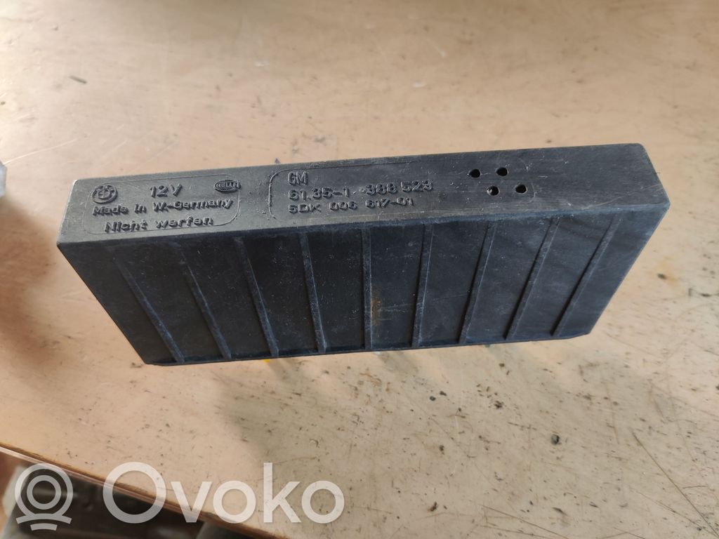 BMW 5 E34 Komforto modulis 